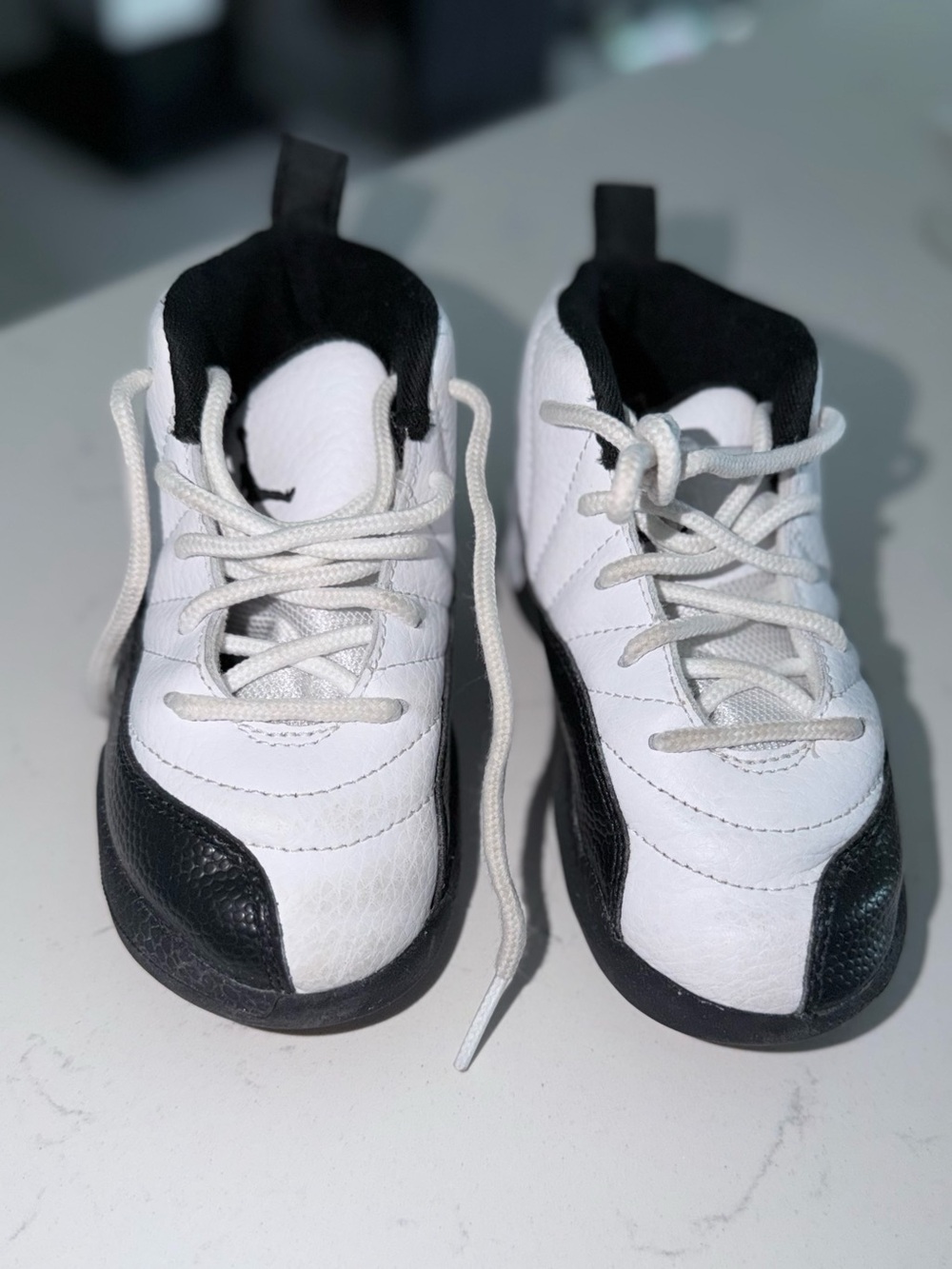 Vintage Jordan Air Jordan Retro 12 Kids White/Black Leather Mid Top Lace Up 9C
